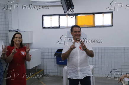 Evandro Leito candidato do PT vota em Fortaleza