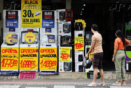 Movimento de consumidores na Black Friday em Curitiba