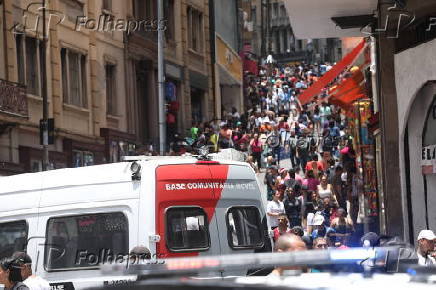 Consumidores lotam a Ladeira Porto Geral para compras de natal