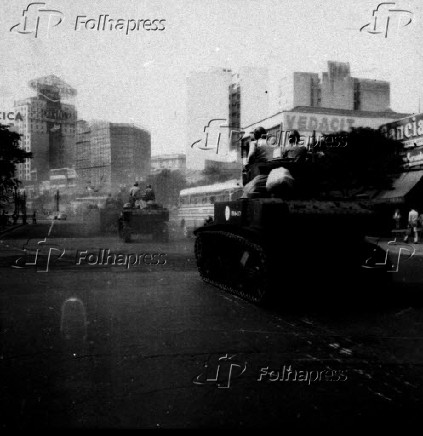 TANQUES DO EXRCITO NAS RUAS DE SO PAULO