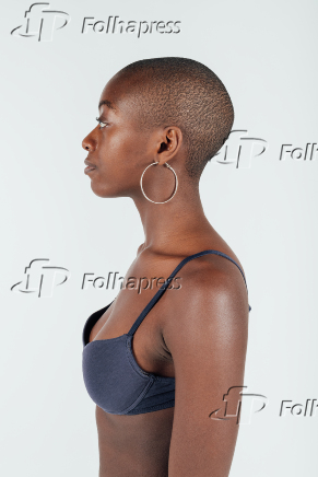 Folhapress - Fotos - Portrait of a young woman with shaved head, wearing bra