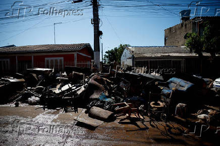 Moradores da Vila Vicentina comeam a voltar para suas casas