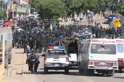 La Polica desbloquea la carretera tomada por 'evistas' en la regin ms grande Bolivia