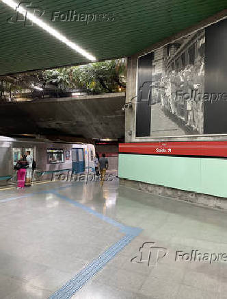 Plataforma da estao de Metro de Santa Ceclia