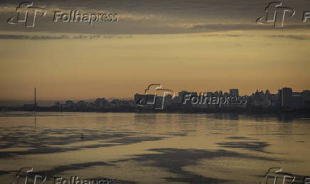 O lago Guaba e a cidade de Porto Alegre,