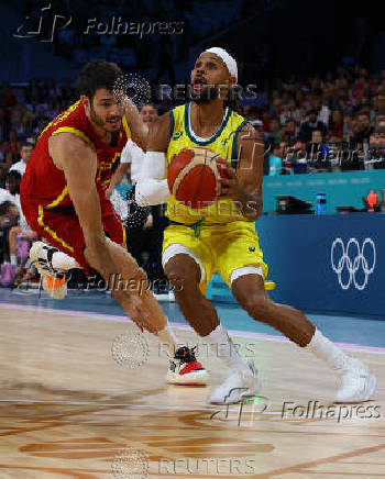 Basketball - Men's Group Phase - Group A - Australia vs Spain