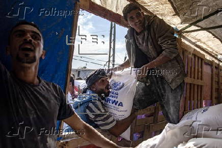 UNRWA agency hands out bags of flour to Palestinians in Khan Younis