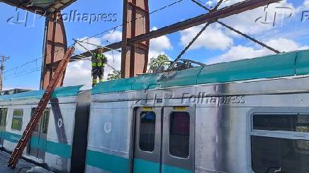 Trem da linha 9 pega fogo na estao santo amaro em so paulo