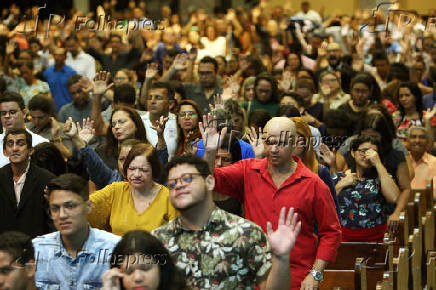 Fiis assistem a culto dominical na Assembleia de Deus em Belm (PA)