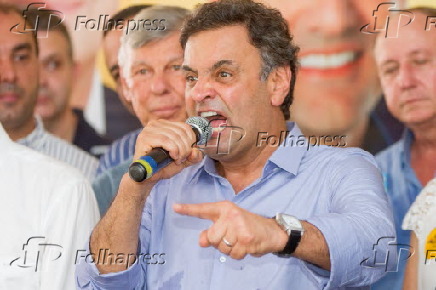 Acio Neves discursa em Ribeiro Preto