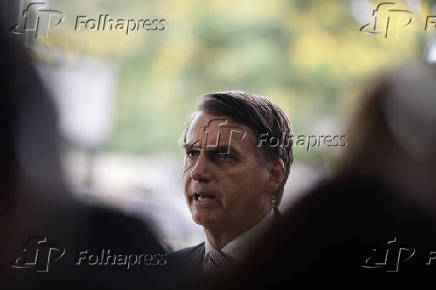 O presidente eleito, Jair Bolsonaro (PSL), fala a jornalistas no CCBB