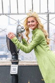 Miss Universo Victoria Kjaer posa para fotos No Empire State 