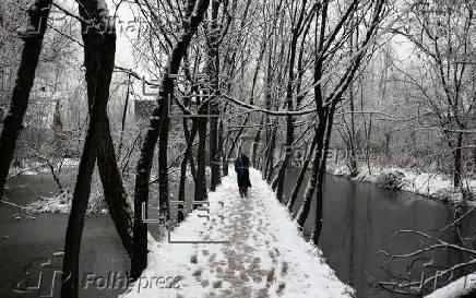 Kashmir remains in the grip of intense cold