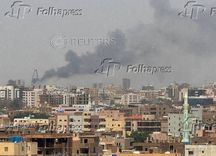 FILE PHOTO: Plumes of smoke rise during clashes between the paramilitary Rapid Support Forces and the army in Khartoum