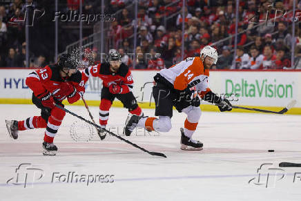 NHL: Philadelphia Flyers at New Jersey Devils