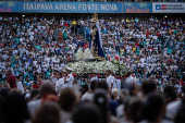 Missa pela canonizao de Irm Dulce no estdio em Salvador (BA)