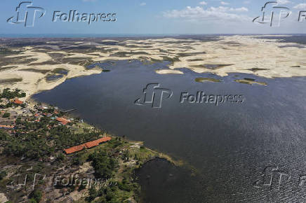 Vista de drone da Lagoa do Portinho, nos Lenis Piauienses