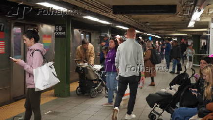 Os trens A e C que no funcionam causam confuso, congestionamento e atrasos para os passageiros na cidade de Nova York.