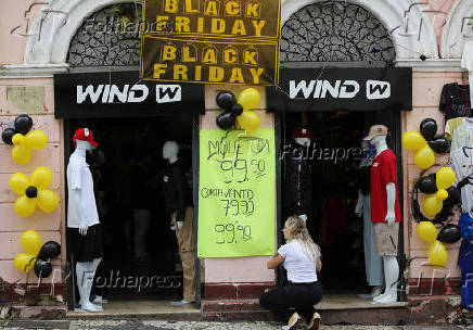 Movimento de consumidores na Black Friday em Curitiba