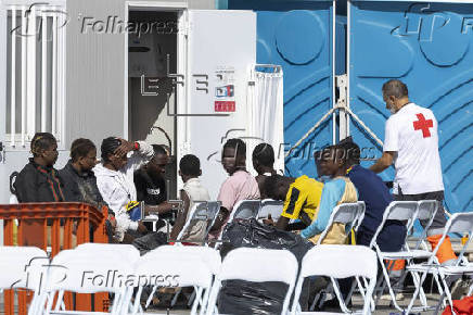 Tres cayucos llegan el Da de Navidad a Canarias con 184 migrantes y localizan otros dos