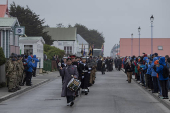 Militares britnicos durante desfile em Stanley, nas ilhas Falklands