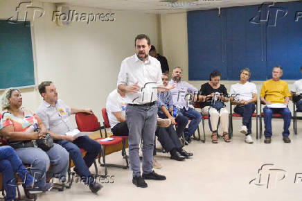 Guilherme Boulos participa de reunio com servidores do servio funerrio