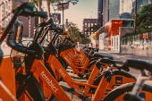  Bicicletas de aluguel estacionadas na avenida Paulista