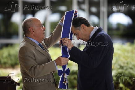 Barroso recebe a medalha da Ordem do Rio Branco