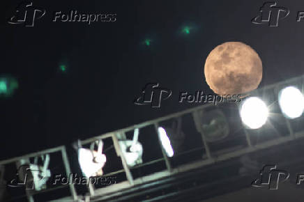 Vista da lua Superlua no Rio de Janeiro