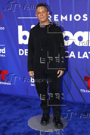 El negro y los diseos clsicos intervenidos dominaron la alfombra de los Latin Billboards