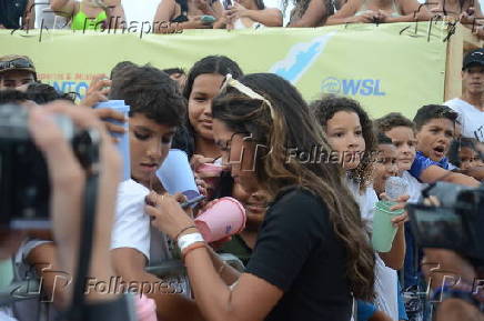 O surfista itlo ferreira ,vence estreia de campeonato em natal .