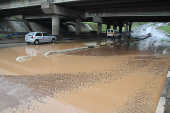 Chuva causa estragos em avenida de Campinas