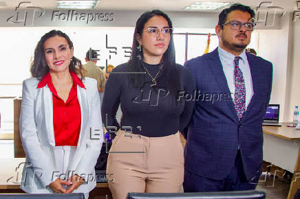 Vicepresidenta de Ecuador asiste a audiencia judicial en Quito