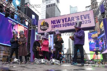 Pessoas participam do Teste de Confete de Vspera de Ano Novo na Times Square