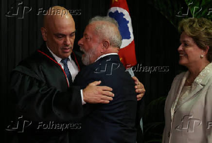 Lula cumprimenta Alexandre de Moraes