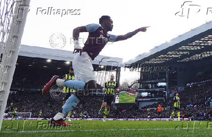 Premier League - Aston Villa v Manchester City