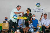 Bolsonaro entrega moradias para famlias de baixa renda em Alagoas
