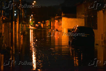 Chuva cai na cidade de Santos