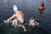 Traditional pre-Christmas swim in Geneva