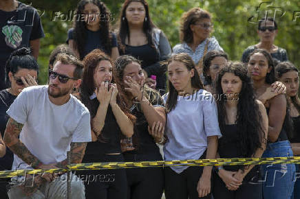 Enterro da estudante Giovanna Bezerra da Silva, vtima de atirador