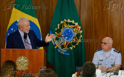 O presidente Lula e o comandante da Marinha, Marcos Olsen