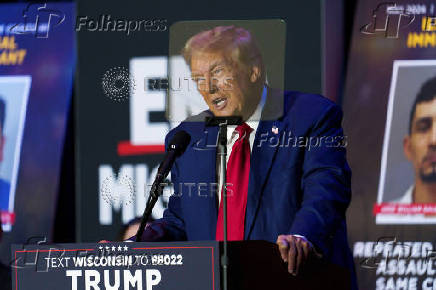 Trump hosts a campaign event at the Prairie du Chien Area Arts Center