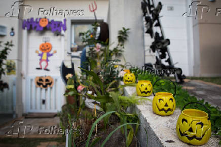 Casas decoradas para o Halloween em codomnio em SBC