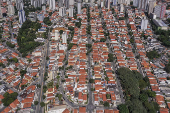 Vista de drone de moradias do bairro Vila Anglo Brasileira