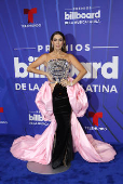 El negro y los diseos clsicos intervenidos dominaron la alfombra de los Latin Billboards