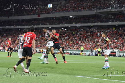 Partida entre o athletico contra o fluminense pelo campeonato brasileiro da srie a