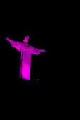O monumento Cristo Redentor recebe iluminao de cor rosa