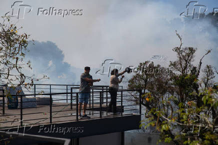 Incndio florestal atinge casas em Campos do Jordo