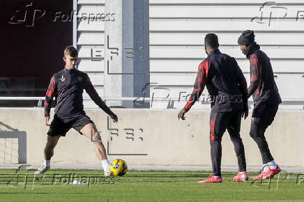 Kike Salas se entrena junto a sus compaeros