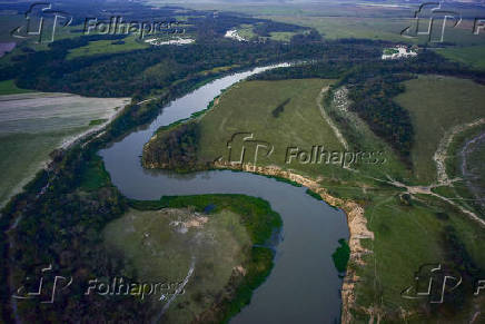 Vista area do rio Paraba do Sul, em So Paulo